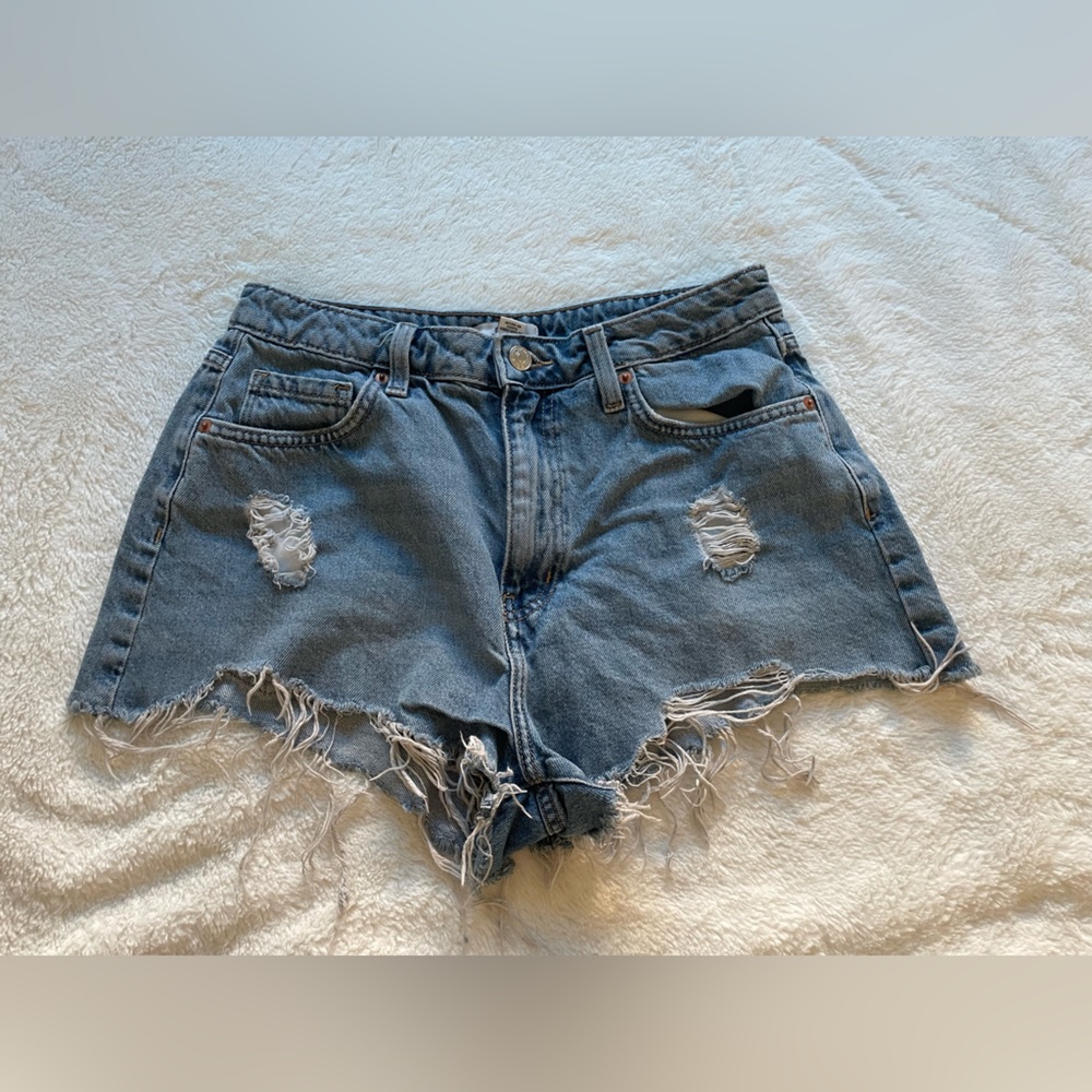 Women’s Forever 21 High Wasted Distressed Ripped Denim Shorts